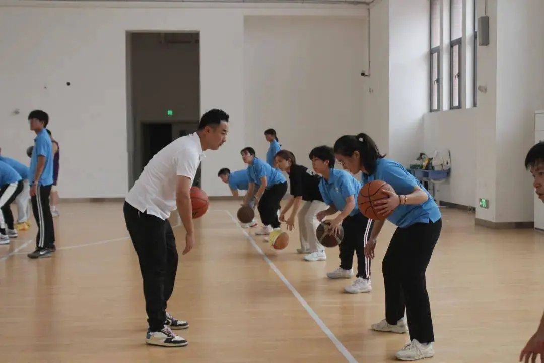 业余篮球队比赛前训练计划怎么写_0